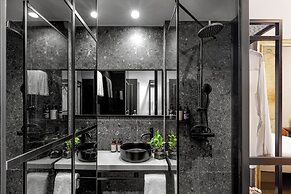 Anise, Aluma Hotel & Resort