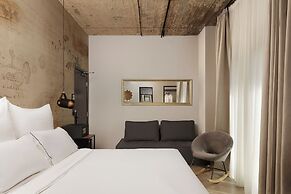 Anise, Aluma Hotel & Resort