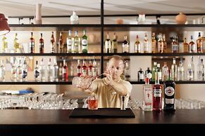 Anise, Aluma Hotel & Resort