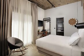 Anise, Aluma Hotel & Resort