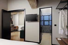 Anise, Aluma Hotel & Resort