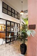 Anise, Aluma Hotel & Resort