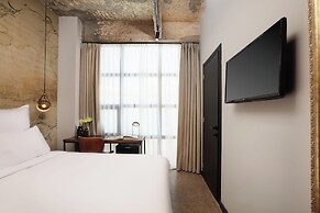 Anise, Aluma Hotel & Resort