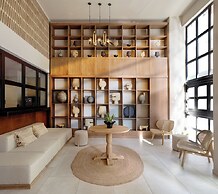 Anise, Aluma Hotel & Resort