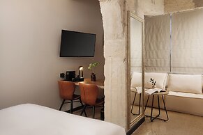 Anise, Aluma Hotel & Resort