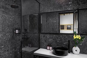 Anise, Aluma Hotel & Resort