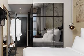 Anise, Aluma Hotel & Resort