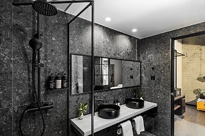 Anise, Aluma Hotel & Resort