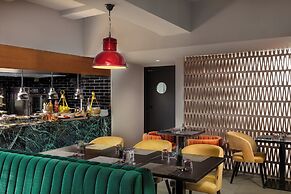 Anise, Aluma Hotel & Resort