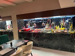 Anise, Aluma Hotel & Resort