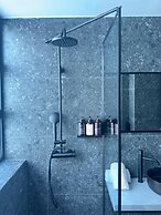 Anise, Aluma Hotel & Resort