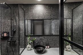 Anise, Aluma Hotel & Resort