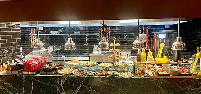 Anise, Aluma Hotel & Resort