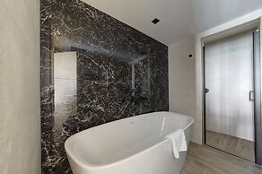Land's End Boutique Hotel