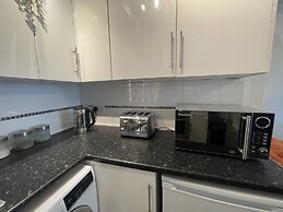 Modern 2 bed Apartment With sea Views