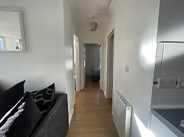 Modern 2 bed Apartment With sea Views