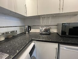 Modern 2 bed Apartment With sea Views