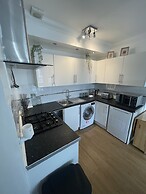 Modern 2 bed Apartment With sea Views