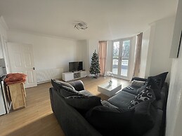 Modern 2 bed Apartment With sea Views