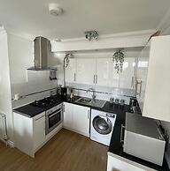 Modern 2 bed Apartment With sea Views