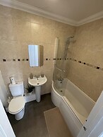 Modern 2 bed Apartment With sea Views