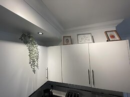 Modern 2 bed Apartment With sea Views