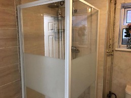 Onsite Cosy Practical Studio - in a Quite Area