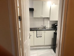 Onsite Cosy Practical Studio - in a Quite Area