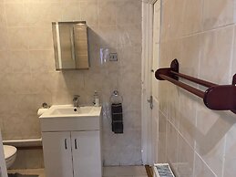 Onsite Cosy Practical Studio - in a Quite Area