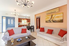 Villa Europe Ena in Lakithra