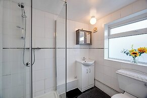 Gilling Villa Remarkable 4-bed House in Gillingham