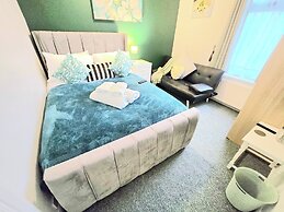 Gilling Villa Remarkable 4-bed House in Gillingham