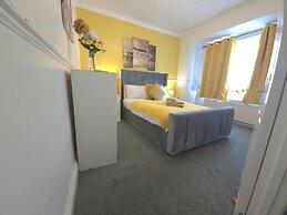 Gilling Villa Remarkable 4-bed House in Gillingham
