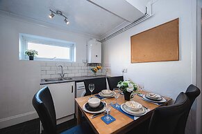 Gilling Villa Remarkable 4-bed House in Gillingham