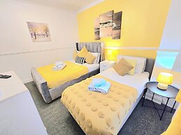 Gilling Villa Remarkable 4-bed House in Gillingham