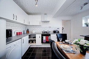 Gilling Villa Remarkable 4-bed House in Gillingham
