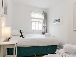 The Yellow House, 13 King Street