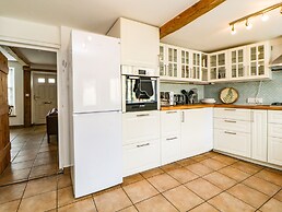 The Yellow House, 13 King Street