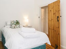 The Yellow House, 13 King Street