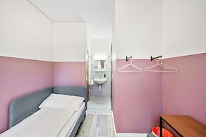 Becozy Self Check-in & Pop-up Hotel
