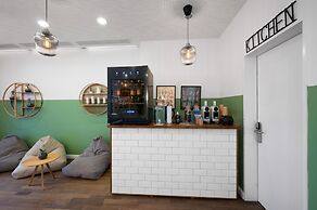 Becozy Self Check-in & Pop-up Hotel