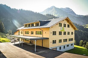 HUS 23