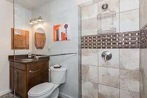 Waterfront 5 BR w/ Hot Tub Sleeps 13!