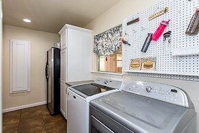 Waterfront 5 BR w/ Hot Tub Sleeps 13!