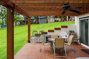 Waterfront 5 BR w/ Hot Tub Sleeps 13!