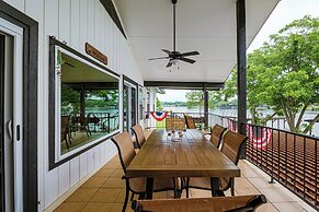 Waterfront 5 BR w/ Hot Tub Sleeps 13!