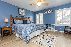 Waterfront 5 BR w/ Hot Tub Sleeps 13!