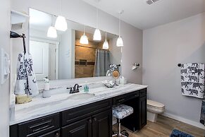 Waterfront 5 BR w/ Hot Tub Sleeps 13!