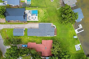 Waterfront 5 BR w/ Hot Tub Sleeps 13!