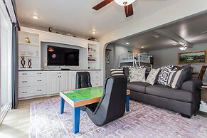 Waterfront 5 BR w/ Hot Tub Sleeps 13!